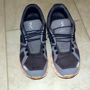 On Cloud shoes women’s size 6.5